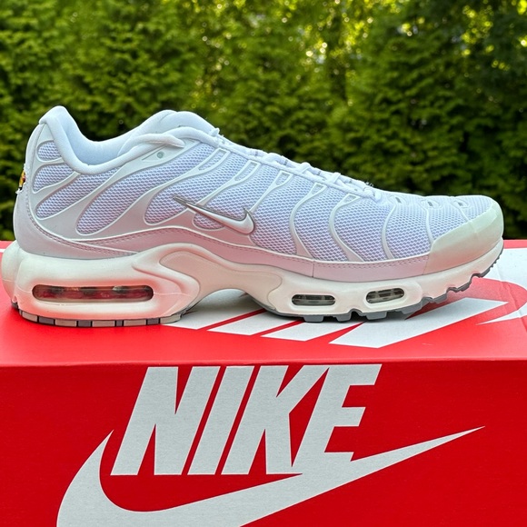 NEW Nike Air Max Plus Triple White Casual Sneaker - Size Mens 11 | Womens 12.5 - Picture 2 of 9